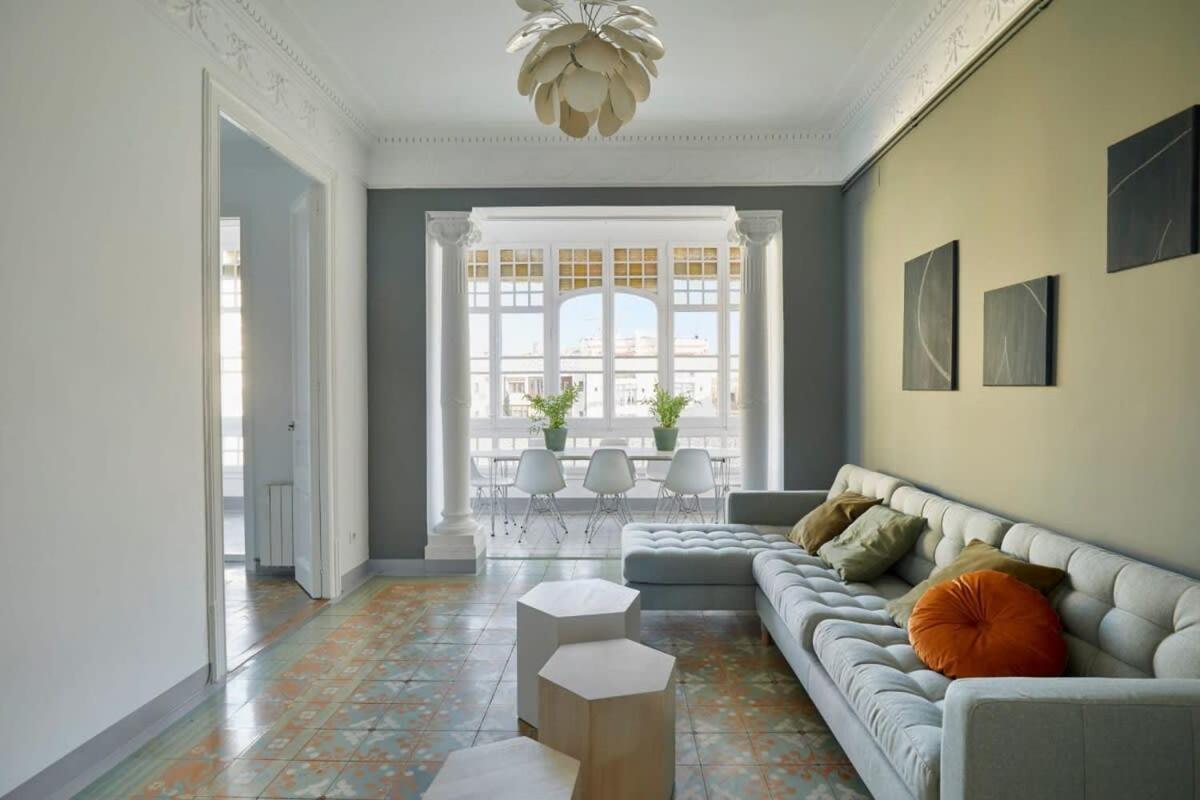 Exclusive Luxe Design - Large Tranquil Penthouse Apartment