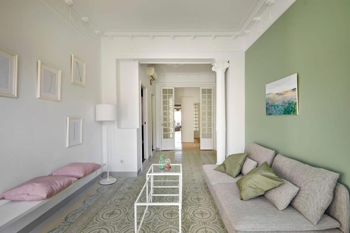 Exclusive Luxe Design - Large Tranquil Penthouse Apartment *