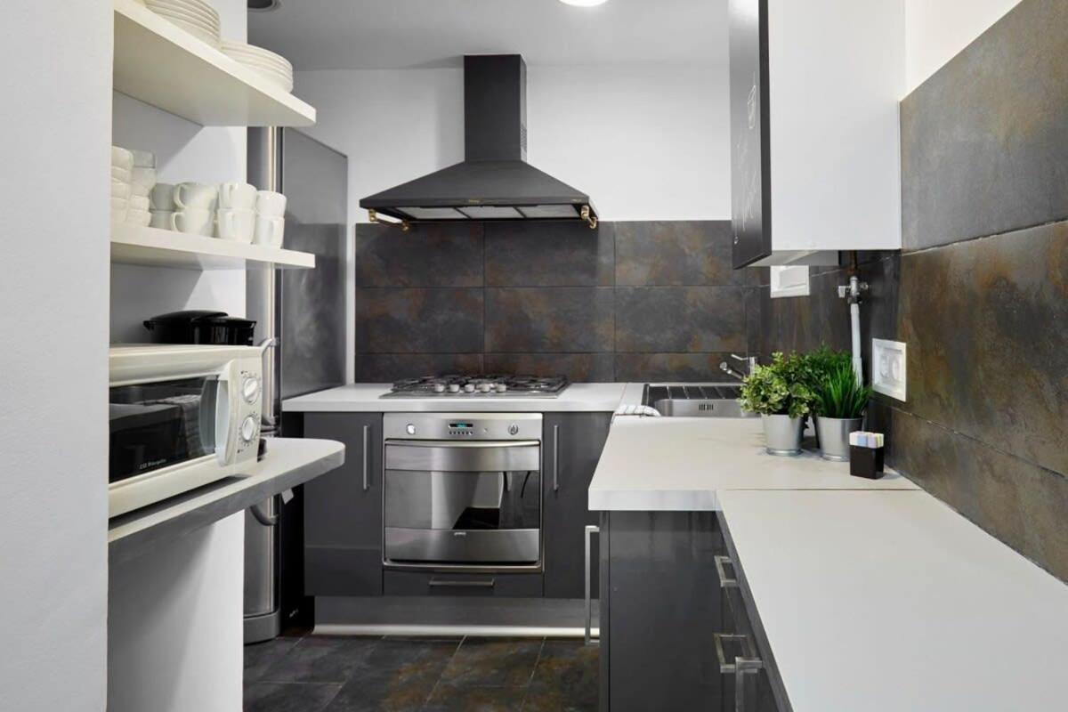 Exclusive Luxe Design - Large Tranquil Penthouse Apartment *