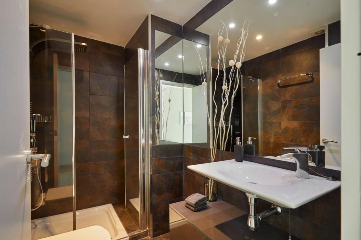 Exclusive Luxe Design - Large Tranquil Penthouse Apartment *